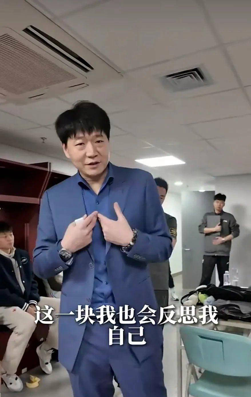 山东男篮发布备战花絮，关键时刻强势反弹，英超任务艰巨，年轻球员得到机会