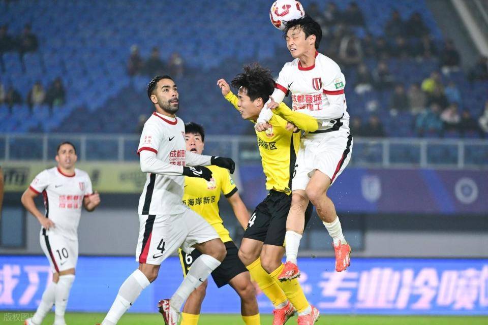 成都蓉城训练开放日,转会期主帅复盘引欢呼,足总杯在即,资深球员宣示担当(篮球训练营结营总结) 成都蓉城训练开放日,转会期主帅复盘引欢呼,足总杯在即,资深球员宣示担当(篮球训练营结营总结)